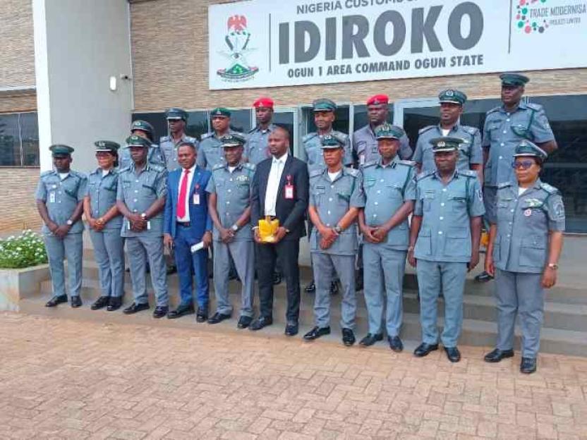 Nigeria Customs intercepts 7m CFA at Ogun border, hands cash to EFCC 3