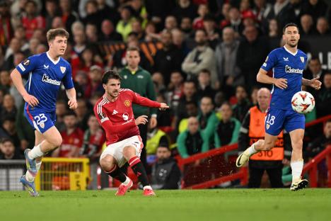 Mason Mount scoring Manchester United's fourth goal.
