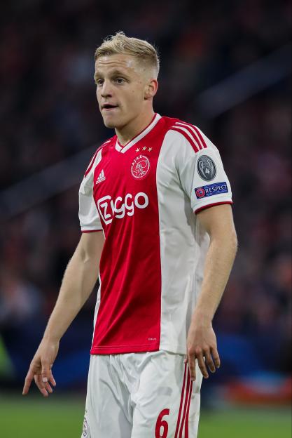 a soccer player with the number 6 on his jersey