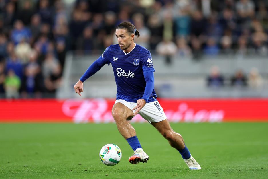 Jack Grealish of Everton dribbling the soccer ball.