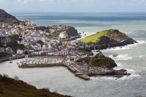 KA73TB Seaside town of Ilfracombe in North Devon, England. Viewed from high cliffs on the South West coast path.