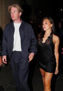 Kevin De Bruyne and his wife leaving a restaurant.