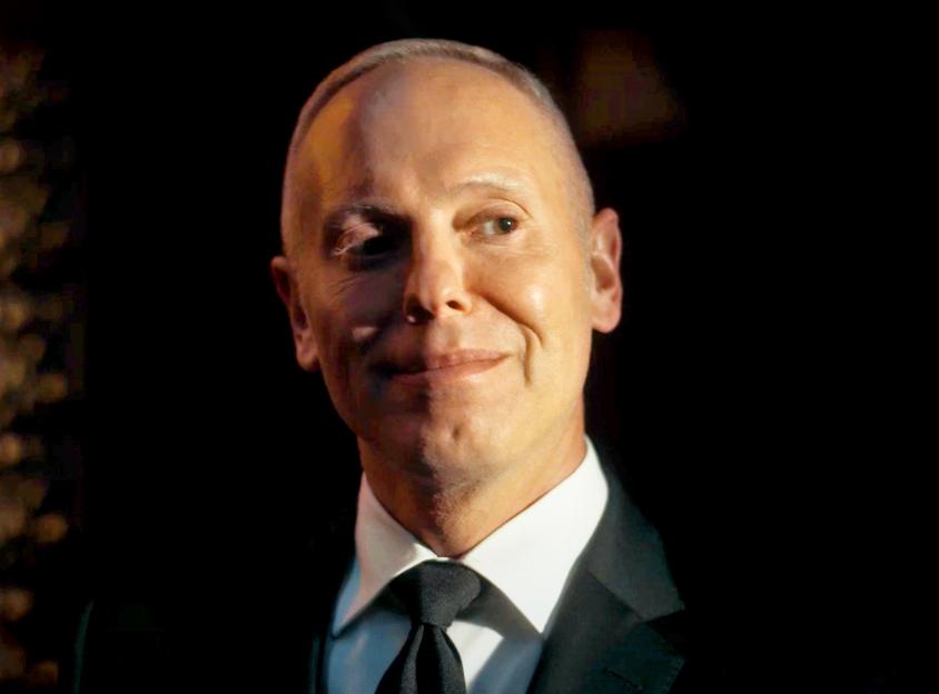 Rob Rinder in a suit.