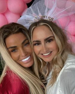 Selfie of Katie Price and her sister at a bridal shower.