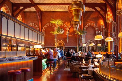 The historic train station bar where you get a free drink every day at 5:05pm