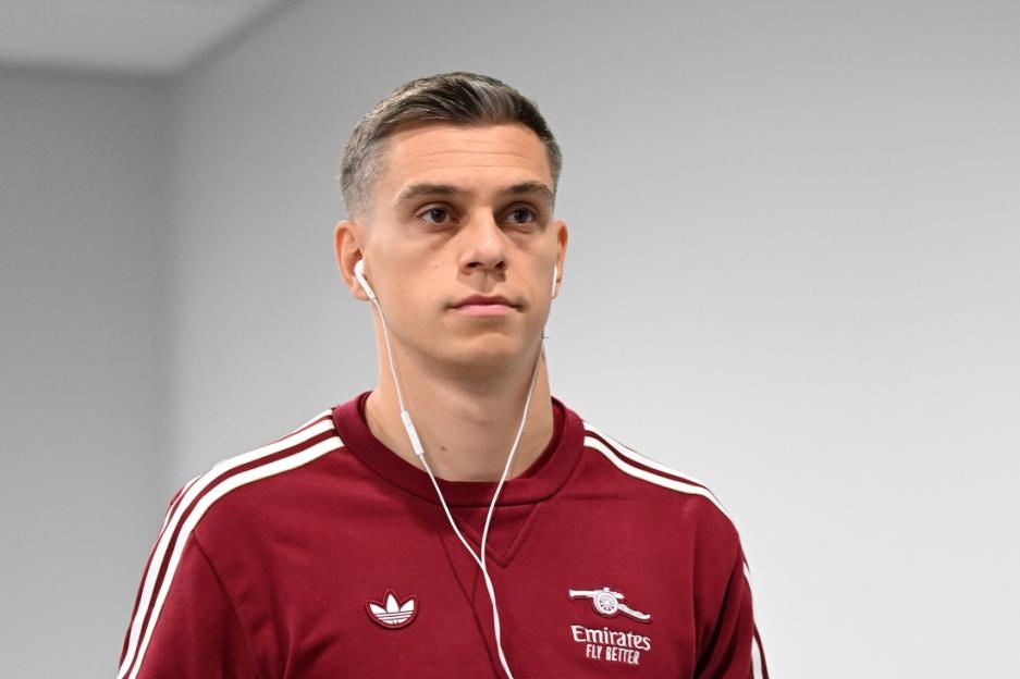 LIVERPOOL, ENGLAND - AUGUST 31: Leandro Trossard of Arsenal arrives at the stadium prior to the Premier League match between Liverpool and Arsenal at Anfield on August 31, 2025 in Liverpool, England. (Photo by Stuart MacFarlane/Arsenal FC via Getty Images)
