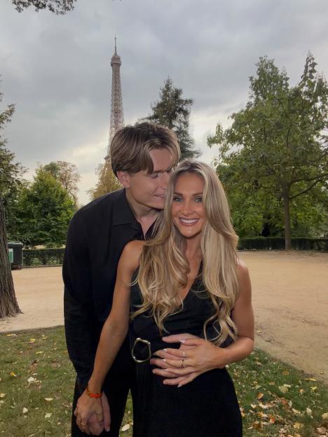 Jessie and Will from Love Island embracing in front of the Eiffel Tower.