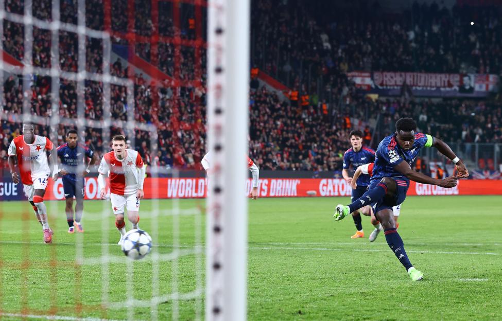 Bukayo Saka of Arsenal scores the opening goal from a penalty kick against Slavia Prague.