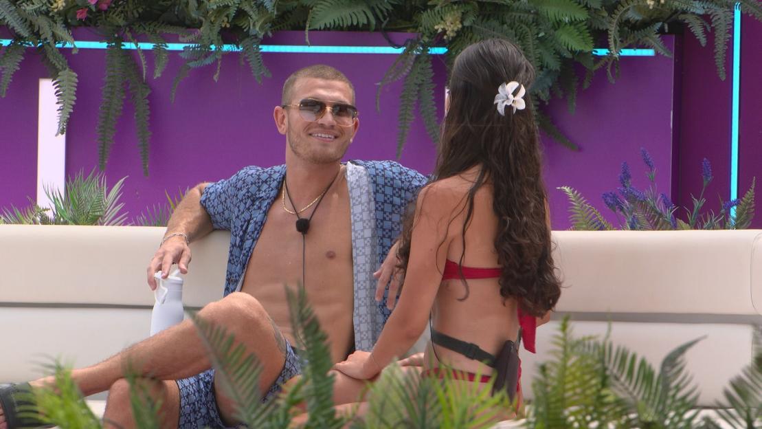 Blu Chegini and Yasmin Pettet on Love Island.