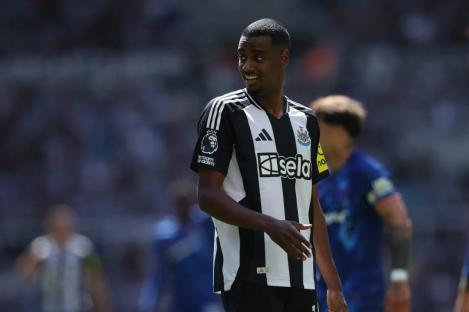 Why is Alexander Isak not playing for Newcastle against Arsenal?