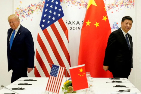 Donald Trump and Xi Jinping standing near American and Chinese flags.