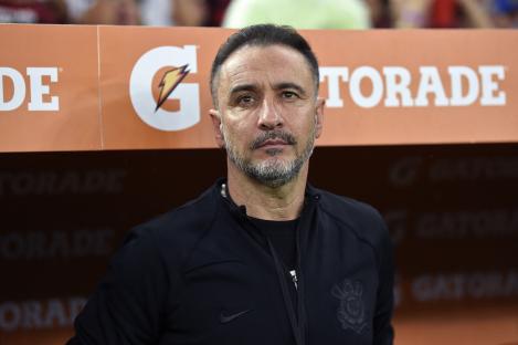 Photo of Vitor Pereira, soccer coach.