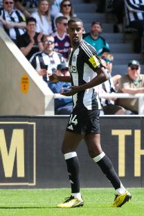 Alexander Isak of Newcastle United playing in a soccer match.