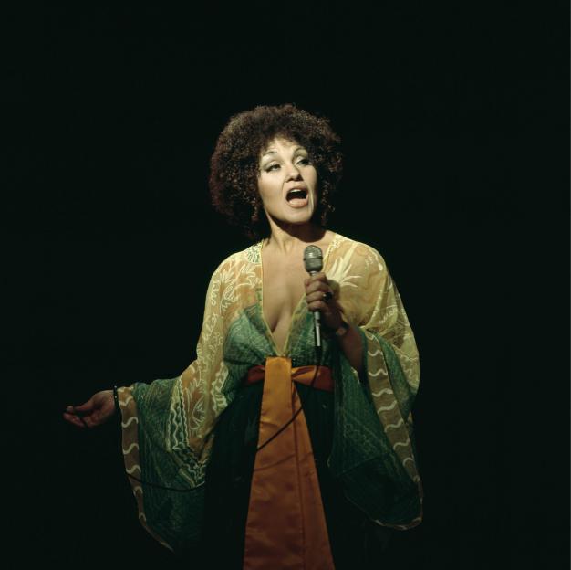 Cleo Laine performing onstage.