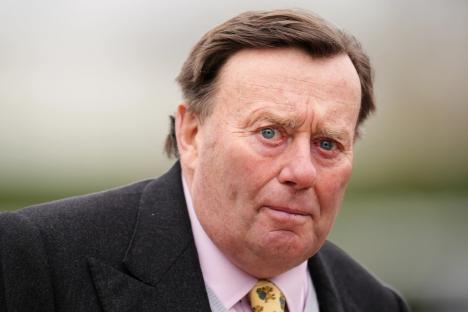 Punters slam ‘disgrace’ as Nicky Henderson pulls superstar favourite out of Grand National Festival race