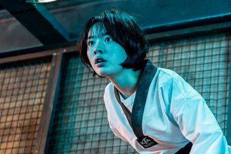 Lee Jae In Impresses With Fierce Action Chops As A Superpowered Teen In New Film “Hi-5”