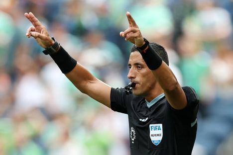 Who is Es Tunis vs Chelsea referee Yael Falcon Perez?