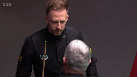 Judd Trump spotted complaining about Crucible conditions during tense chat with referee at World Snooker Championship
