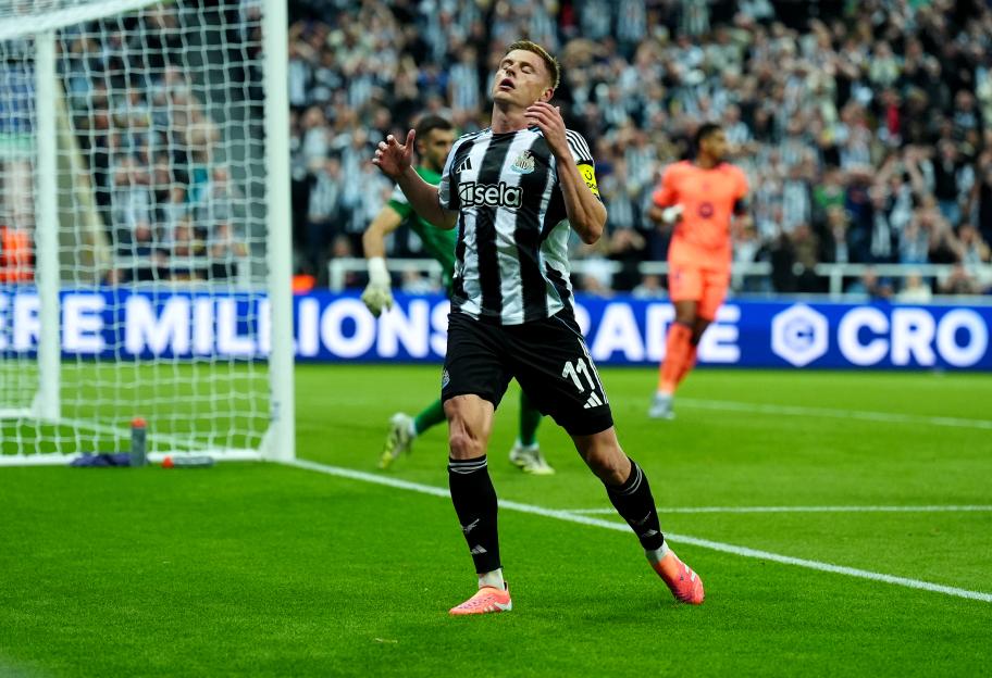 Newcastle United's Harvey Barnes reacts after a missed chance.
