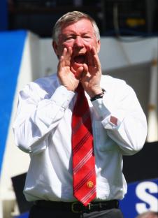 Alex Ferguson shouting at an assistant referee.