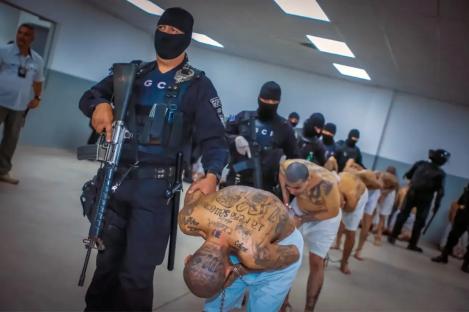US transfers more gang members to El Salvador’s maximum security prison