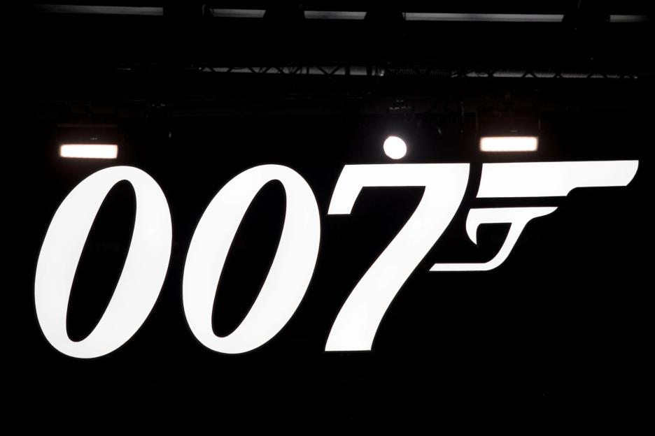 Brit star with very famous girlfriend becomes unexpected top pick to play James Bond as race to be new 007 heats up