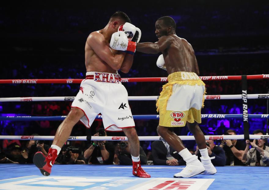 Terence Crawford boxing Amir Khan.