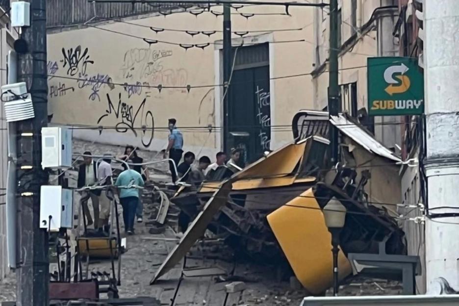 Three dead & 20 injured in horror cable car crash at hols hotspot after ‘cables come loose’ and it ‘falls from height’