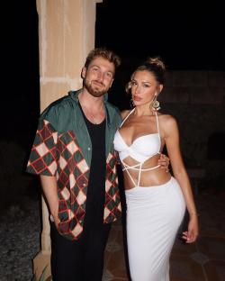 Sam Thompson and Zara McDermott posing together.