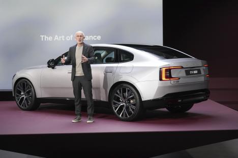 Volvo CEO Jim Rowan presenting the new ES90 electric vehicle.