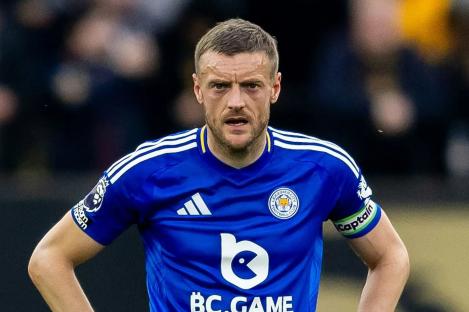 Wolves frontrunners to sign Jamie Vardy – but Leicester star could make emotional return to former club