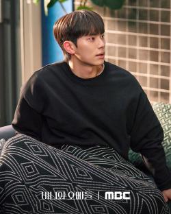Roh Jeong Eui And Jeon So Young Cross Paths At Lee Chae Min's Door In “Crushology 101” 5