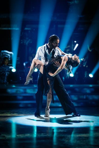 Pete Wicks and Jowita Przystal dancing.