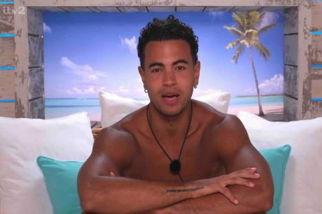 Love Islander ‘gives away’ he’s faking relationship to stay in the villa