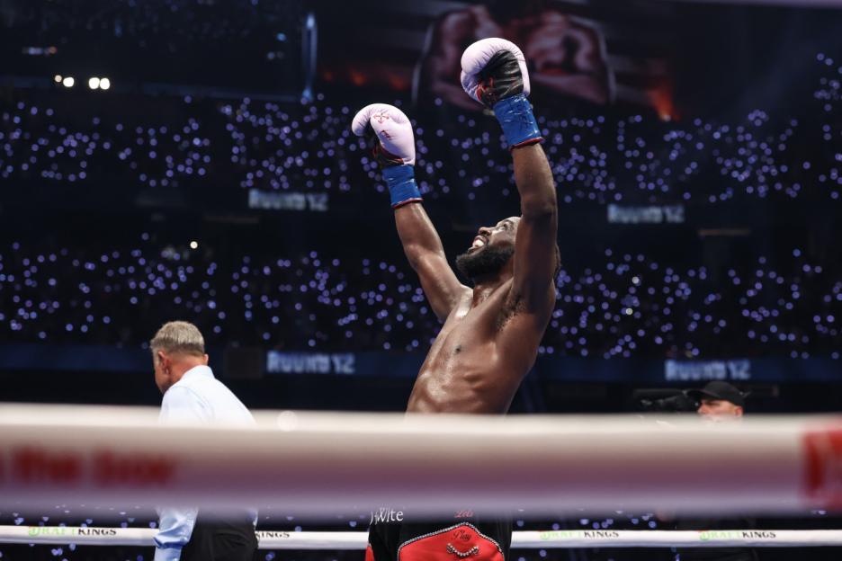Terence Crawford victorious in boxing match.