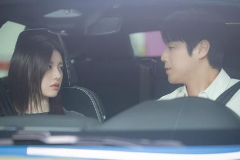 Go Youn Jung And Jung Joon Won Feel Awkward Around Each Other After A Confession In “Resident Playbook”