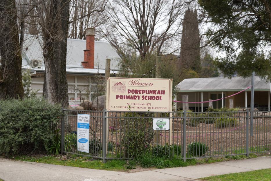 Porepunkah Primary School sign and building.