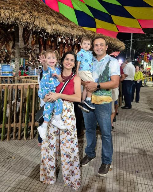 Family portrait of Alice Brasil Souza da Paz with her parents and sibling.