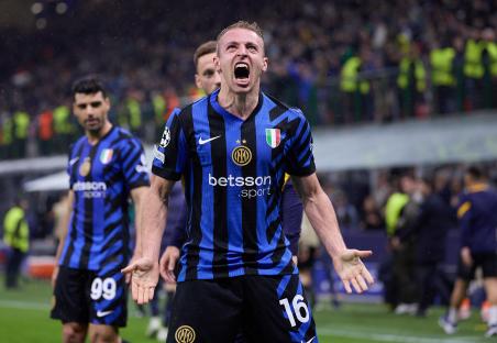 Davide Frattesi of FC Internazionale celebrating after scoring a goal.