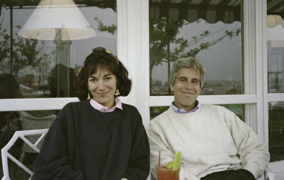 Photo of Ghislaine Maxwell and Jeffrey Epstein sitting together outdoors.