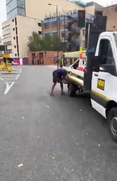 Moment driver slashes truck’s tires with huge knife in ‘road rage’ row before casually sauntering off