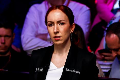 Referee Malgorzata Kanieska at the 2025 Halo World Snooker Championship.