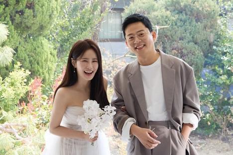 Kim Ji Min And Kim Joon Ho Share Breathtaking Wedding Photos