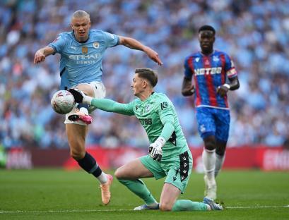Dean Henderson of Crystal Palace making a save during a soccer match.