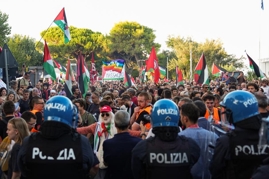 Police officers block pro-Palestinian protestors.