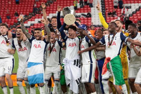Tottenham Hotspur players celebrating a victory with the trophy.