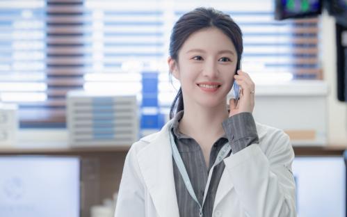 “Resident Playbook” Stars Say Goodbye + Thank Viewers Ahead Of Tonight's Finale 7