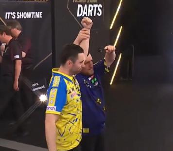 Luke Littler's classy gesture to Luke Humphries after a Premier League Darts final loss.
