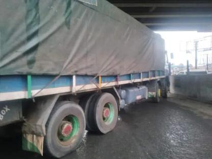 Trailer knocks down commercial tricyclist in Delta