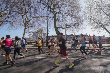 How many people are running the London Marathon 2025?